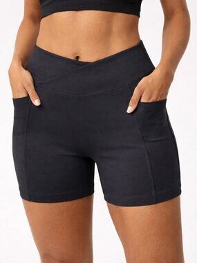 NWT XS Blogilates Women's Crisscross Scrunch Bike Shorts Hedge Green MSRP $25